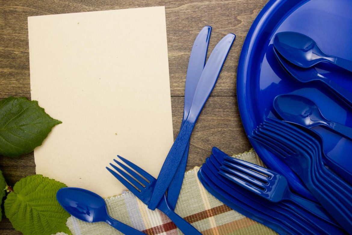 Folding plastic cutlery into paper napkin to carry and serve