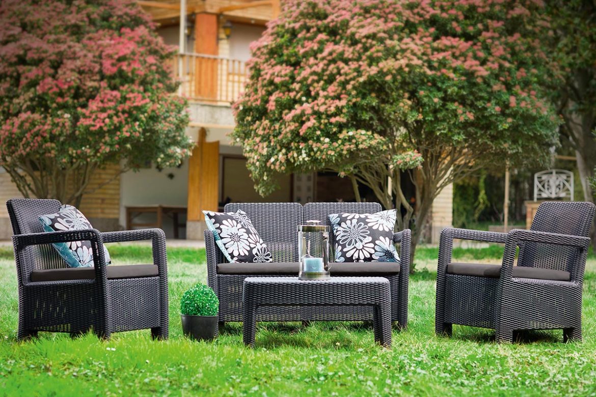 Best Black plastic outdoor dining chairs and furniture to pick