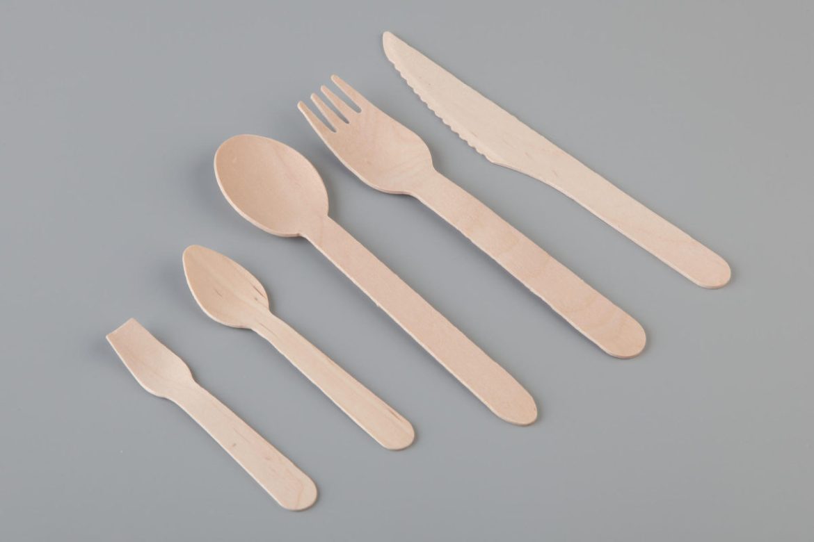 Plastic cutlery for chemo mouth therapy and its side effects