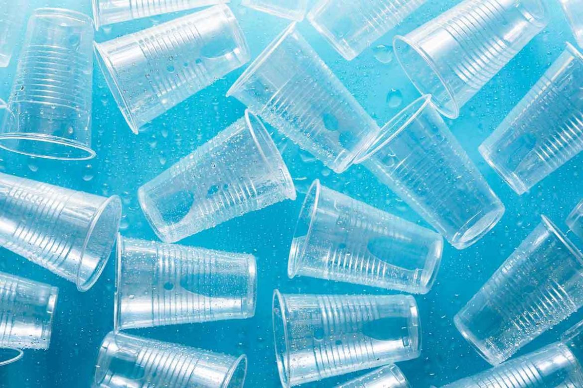 Disposable plastic cups bulk available for food services