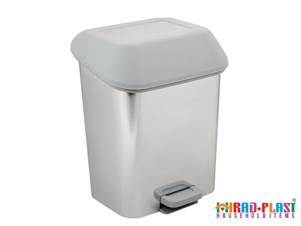 Plastic kitchen trash can with lid + best buy price