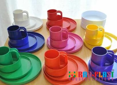 plastic dinnerware with complete explanations and familiarization