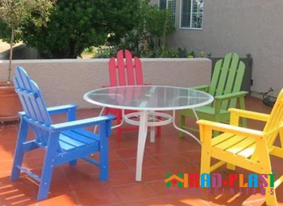 The price of bulk purchase of plastic chairs set of 4 is cheap and reasonable